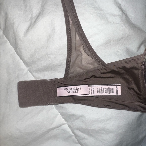 Victoria's Secret Bra | 32DDD - Picture 3 of 3